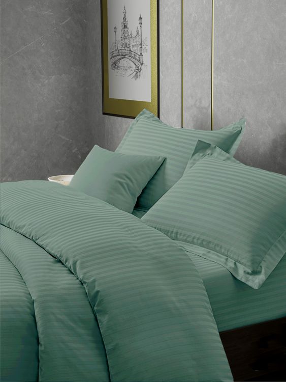 Постельное белье сатин страйп с простыней на резинке в подарочной упаковке - Аквамарин