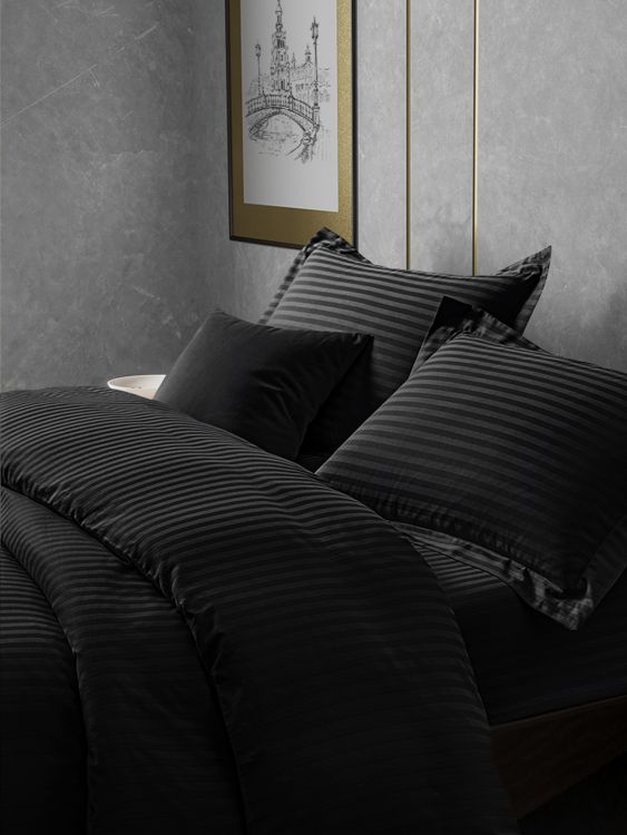 Постельное белье сатин страйп с простыней на резинке - Черный